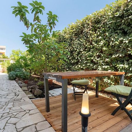 Charming Seafront Apartment With Garden And Patio Fertilia Eksteriør billede