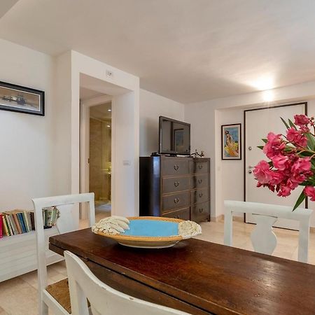 Charming Seafront Apartment With Garden And Patio Fertilia Eksteriør billede