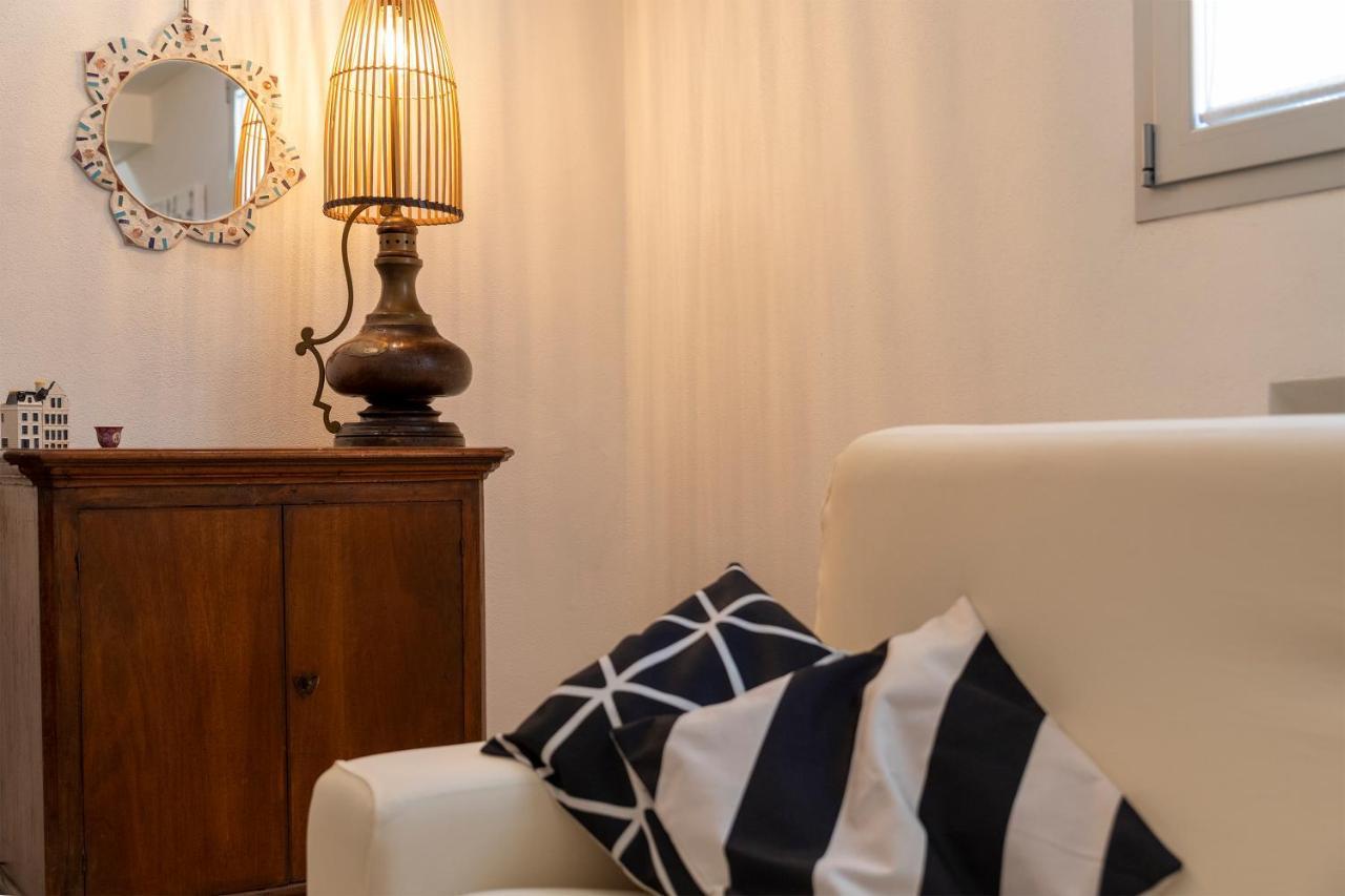 Charming Seafront Apartment With Garden And Patio Fertilia Eksteriør billede