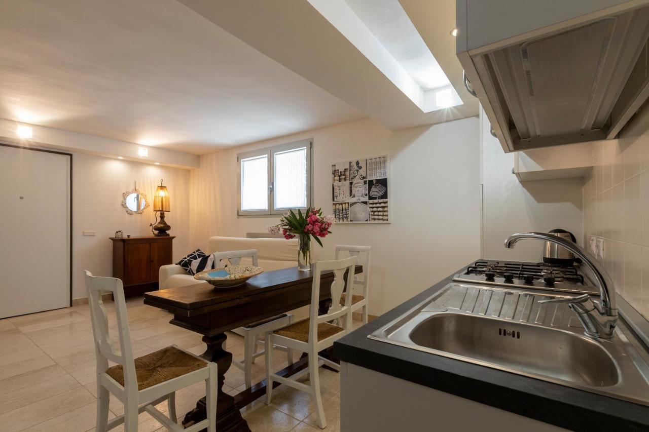 Charming Seafront Apartment With Garden And Patio Fertilia Eksteriør billede