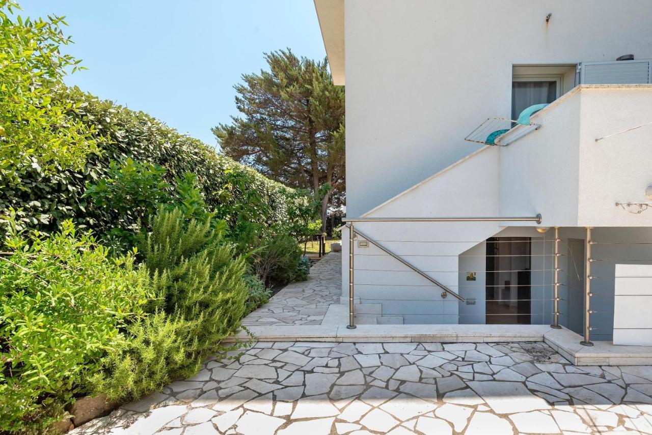 Charming Seafront Apartment With Garden And Patio Fertilia Eksteriør billede