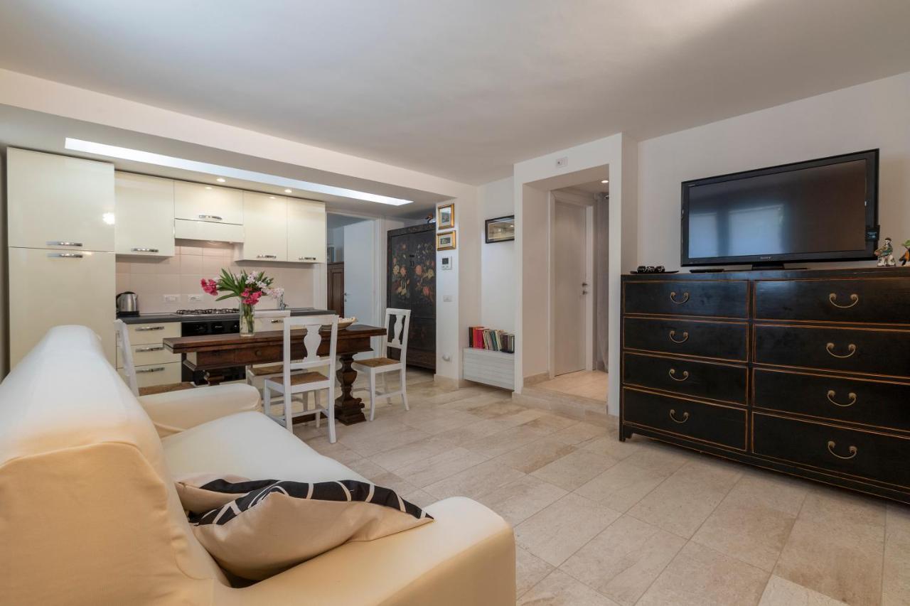 Charming Seafront Apartment With Garden And Patio Fertilia Eksteriør billede